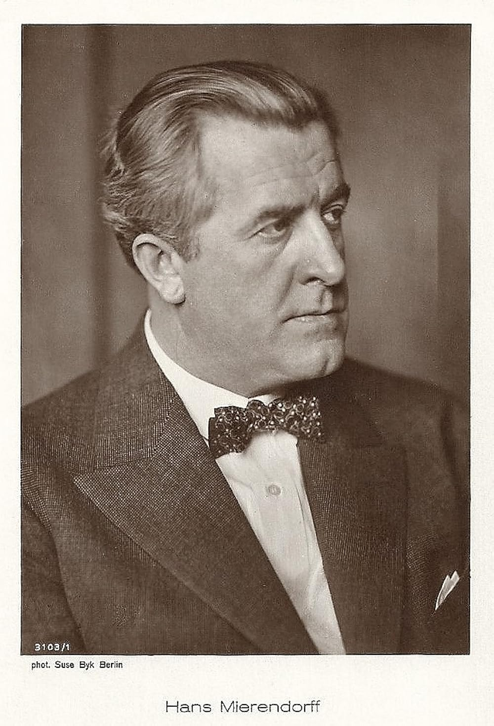 Hans Mierendorff Age, Height, Weight, Net Worth, Parents, Girlfriend, Wife, Biography, Wikipedia, Children, Birth date. 1