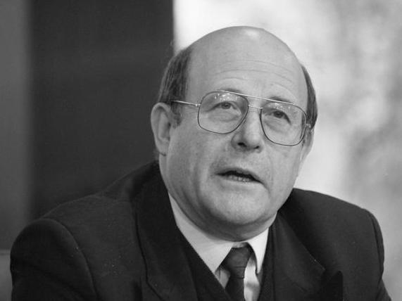 Wolfgang Bötsch Age, Height, Weight, Net Worth, Parents, Wife, Girlfriend, Biography, Wikipedia, Children, Birth date 1