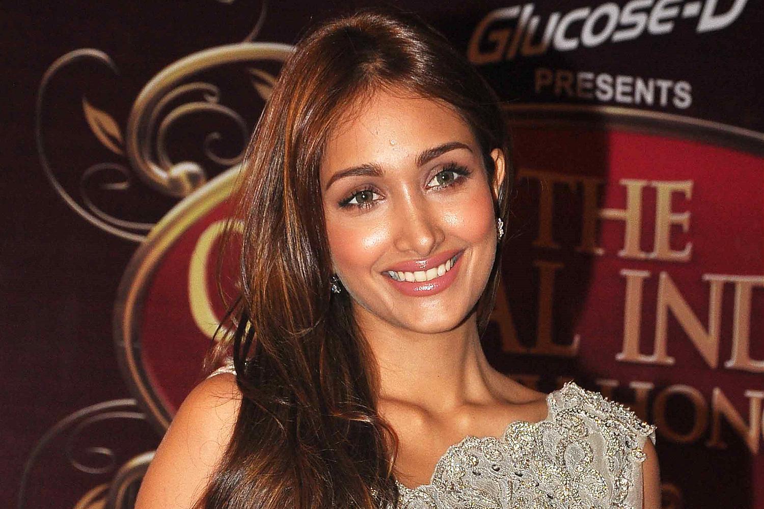 Jiah Khan Family. All You Need To Know 1