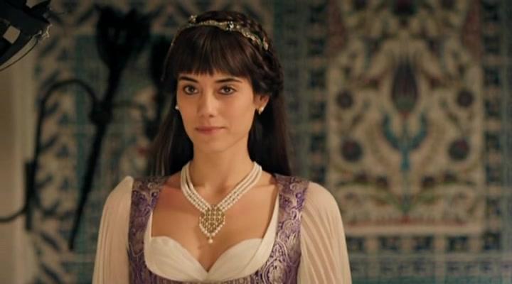 Cansu Dere